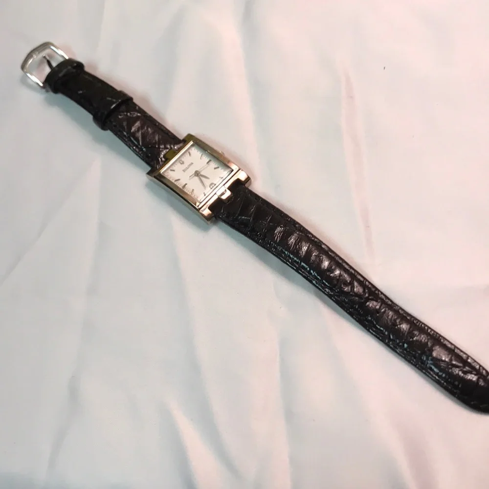 Bulova watch‎